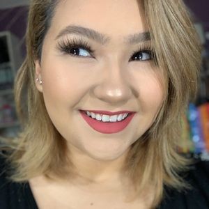 Meet your Posher, Betsenia